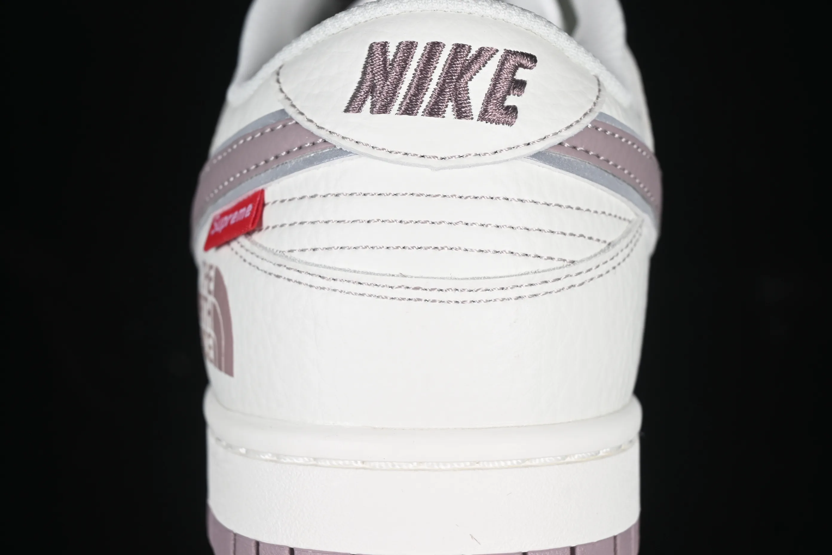 All categories Nk SB Dunk series Nk SB Dunk Low low-top sneakers Nk SB Dunk Low Supreme x The North Face North Face co-branded color matching low-top casual sports skateboard shoes BM0234-507